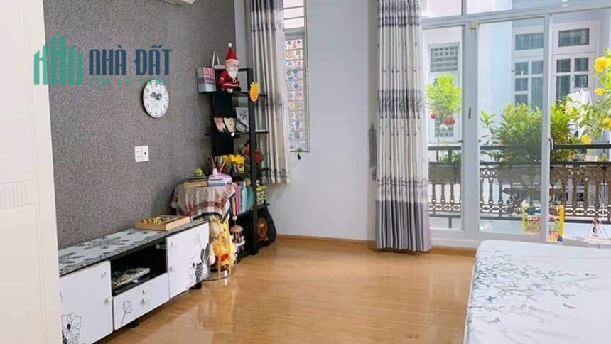 Bán nhà gấp nhà 57.6m2 đường Phan Văn Hớn quận 12 chia Gia Tài cho con.