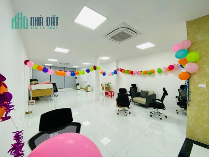 💥Tòa VP mặt phố Cự Lộc 100m2, 8T, Doanh thu 1 tỷ/năm, Thang máy, View hồ, 24.8 tỷ💥