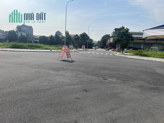 DIỆN TÍCH 130M2 - 10M X 13 CHỈ NHỈNH 2 tỷ ( còn thương lượng sâu )
ĐƯỜNG  trước nhà 19 m  VIEW CỒG