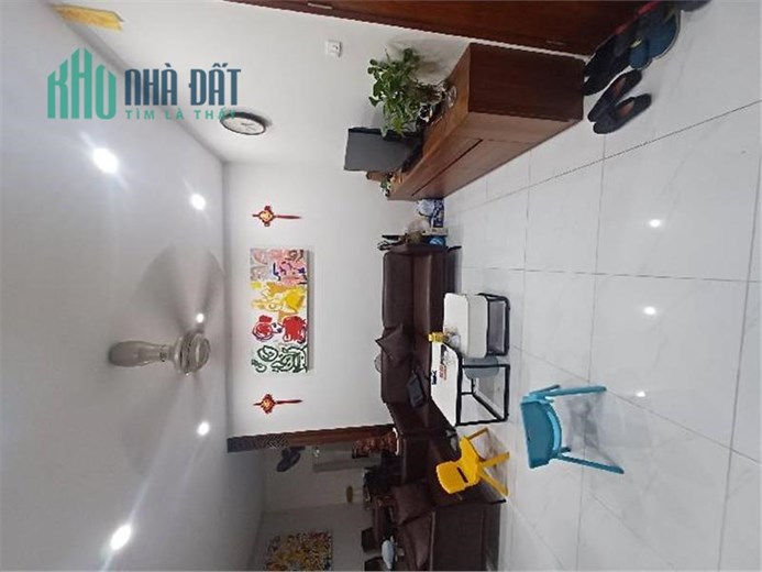 Bán CC KĐT Resco 95mX 2,9 tỷ, 3P. Ngủ, tặng nội thất, sổ đỏ chính chủ, căn góc.