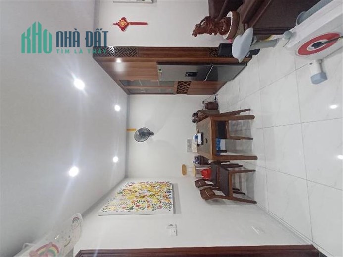 Bán CC KĐT Resco 95mX 2,9 tỷ, 3P. Ngủ, tặng nội thất, sổ đỏ chính chủ, căn góc.
