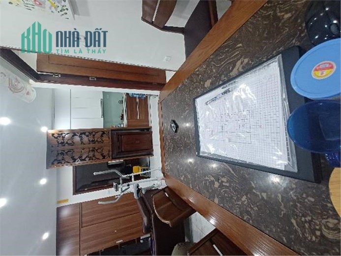Bán CC KĐT Resco 95mX 2,9 tỷ, 3P. Ngủ, tặng nội thất, sổ đỏ chính chủ, căn góc.