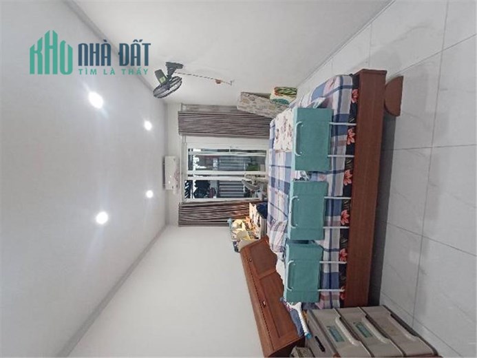 Bán CC KĐT Resco 95mX 2,9 tỷ, 3P. Ngủ, tặng nội thất, sổ đỏ chính chủ, căn góc.