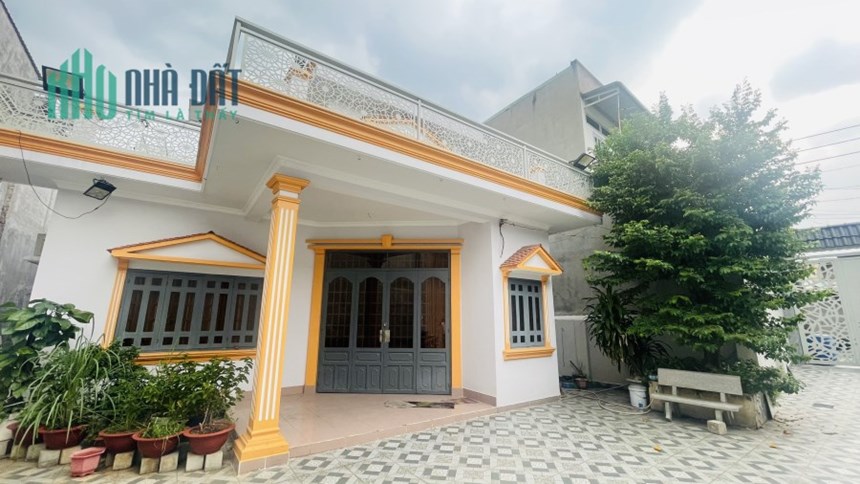 Chủ hạ giá 6ty bán còn 5,6 tỷ Nhà phố Dĩ An, Bình Dương, SHR, DT 254m, Sân đậu ô tô