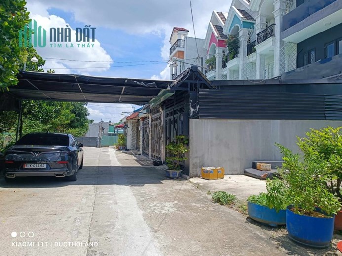 Giảm 700tr Bán đất tặng nhà 160m2 Nhỉnh 6 tỷ, MT lớn 7m hiếm, HXH Thạnh Lộc Quận 12