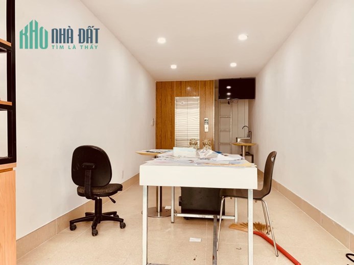 Bán nhà mặt tiền Ba Tháng Hai - Lý Thường Kiệt, 5 Tầng + thang máy, 4 PN, hạ còn 8.2 tỷ