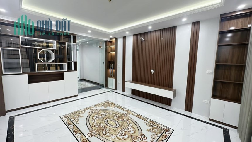 Ngô Gia Tự, Long Biên nhà đẹp lung linh, oto tránh, rộng 60m2x 5t thang máy, 8 tỷ 3