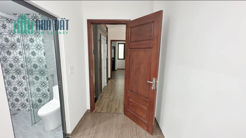 Ngô Gia Tự, Long Biên nhà đẹp lung linh, oto tránh, rộng 60m2x 5t thang máy, 8 tỷ 3