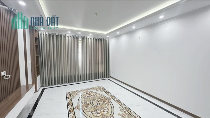 Ngô Gia Tự, Long Biên nhà đẹp lung linh, oto tránh, rộng 60m2x 5t thang máy, 8 tỷ 3