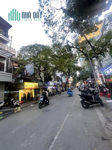 Chính chủ bán gấp nhà Phố Hàng Hương giá 20 tỷ, 65mx4 tầng, đủ Nội thất