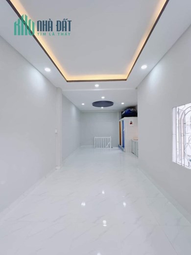 Mặt tiền kinh doanh xe tải Ngang 3.3x11m 3 tấm Tôn Thất Thuyết Q4
 hơn 4 tỷ ngân hàng vay70% GIẢM