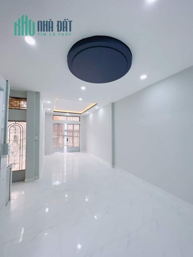 Mặt tiền kinh doanh xe tải Ngang 3.3x11m 3 tấm Tôn Thất Thuyết Q4
 hơn 4 tỷ ngân hàng vay70% GIẢM