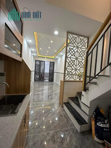 Mặt tiền kinh doanh /Ngang 3x8m hơn 100 triệu m 4 tấm Q4 Tôn Đản
