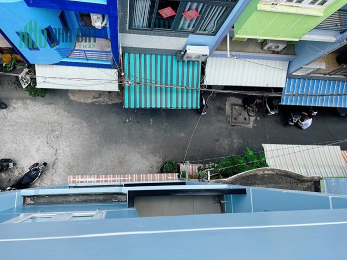 Mặt tiền kinh doanh /Ngang 3x8m hơn 100 triệu m 4 tấm Q4 Tôn Đản