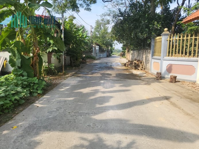 Mua 150m sổ đỏ tặng thêm 80m - 02 mặt đường - mặt tiền 10m - đường liên xã
 
- Em có lô đất 150m,