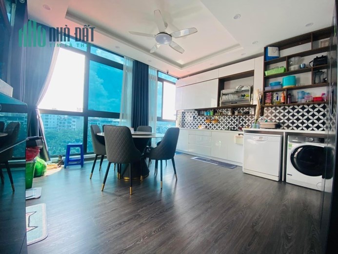 Bán nhà Phố Phương Liệt, Hoàng Mai, 130m2, MT: 9m, view hồ, kinh doanh, dòng tiền 150tr/ tháng