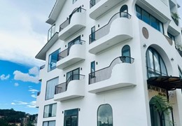 Bán khách sạn Đặng Thái Thân Đà Lạt view rừng thông