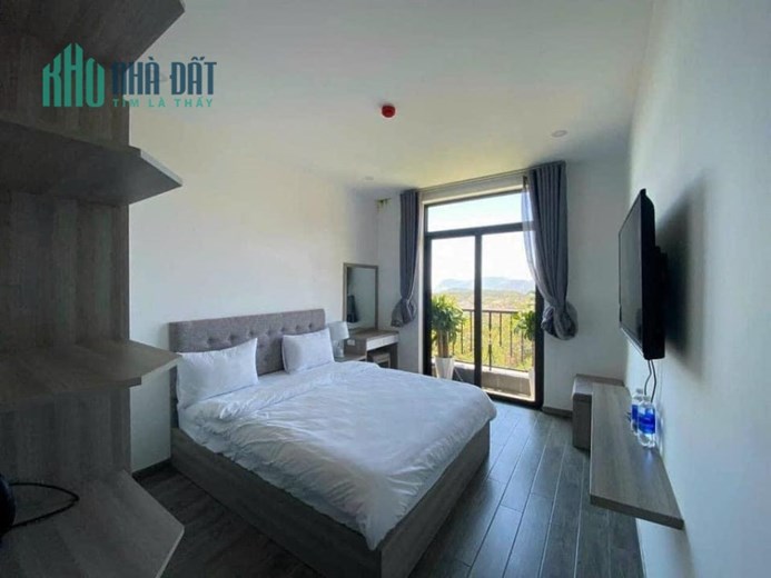 Bán khách sạn mặt tiền Trần Quang Diệu Đà Lạt view rừng thông