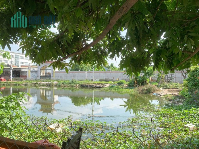 Bán nhà Lĩnh Nam, Hoàng Mai, ô tô đỗ sát cổng, gần hồ ở sướng, giá rẻ giật mình 3 tỷ 300