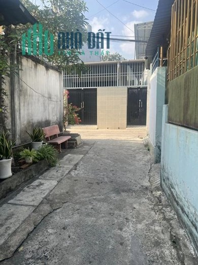 NHỈNH 4 TỶ. CÁCH MẶT TIỀN CHỈ 15M- NHÀ MỚI VÀO Ở NGAY- NGANG KHỦNG HƠN 11M- KHU DÂN CƯ HIỆN HỮU-