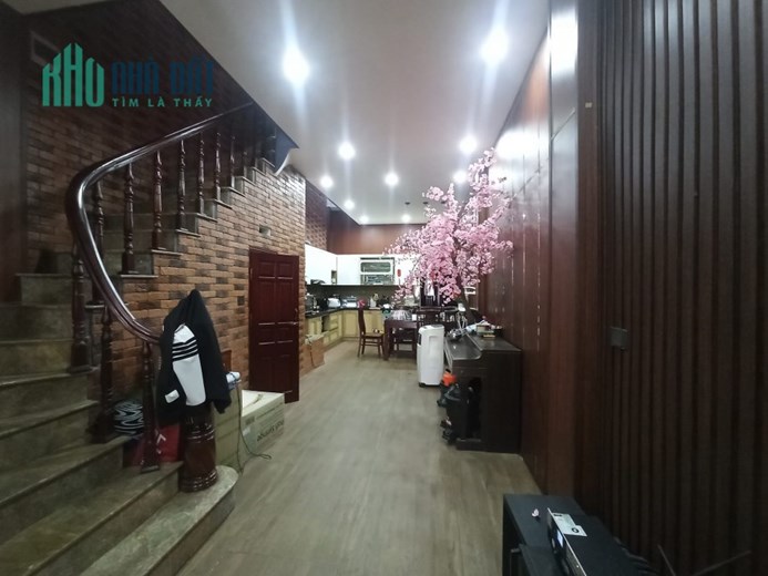 Nhà Đẹp Ngõ Thông-Thị Trấn-Đông Anh-DT 39m²-5 Tầng-MT 3m-Nhỉnh 2 tỷ