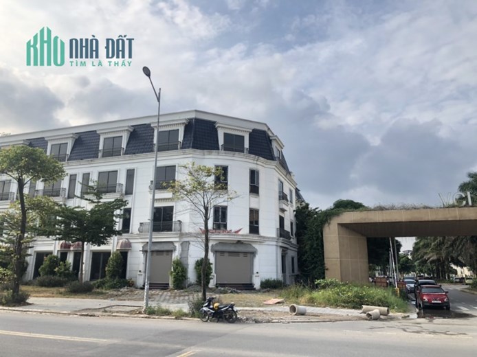 Cho thuê căn shophoues 4 tầng góc VCI - Giá 50tr/tháng.
