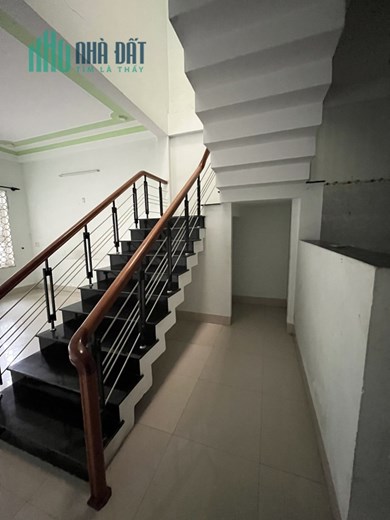 Cho thuê 2 tầng có sân đậu ô tô MT đường Trần Duy Chiến đoạn gần Dương thừa Vũ