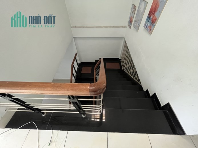 Cho thuê 2 tầng có sân đậu ô tô MT đường Trần Duy Chiến đoạn gần Dương thừa Vũ