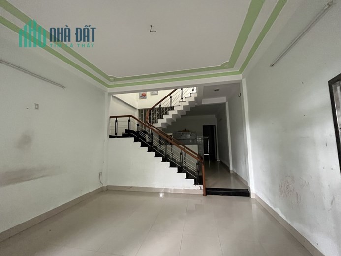 Cho thuê 2 tầng có sân đậu ô tô MT đường Trần Duy Chiến đoạn gần Dương thừa Vũ