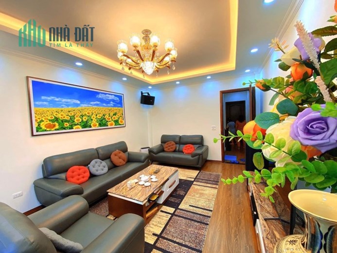 Hàng Hiếm ! Lê Trọng Tấn,42m² x 4 Tầng,Mặt Tiền Rộng,ôtô,Ở Ngay,5.8Tỷ.
