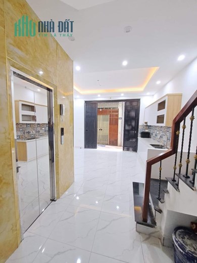 Bán Nhà Cổ Nhuế 6 Tầng Thang Máy - Mặt Tiền 4.5m giá chỉ Nhỉnh 4 Tỷ.