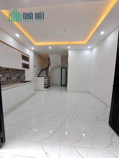 Bán Nhà Cổ Nhuế 6 Tầng Thang Máy - Mặt Tiền 4.5m giá chỉ Nhỉnh 4 Tỷ.