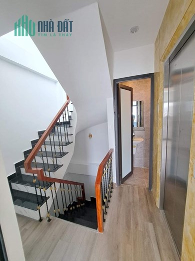 Bán Nhà Cổ Nhuế 6 Tầng Thang Máy - Mặt Tiền 4.5m giá chỉ Nhỉnh 4 Tỷ.