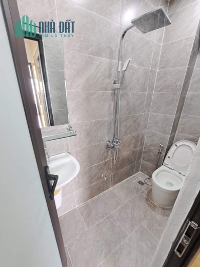 Bán Nhà Cổ Nhuế 6 Tầng Thang Máy - Mặt Tiền 4.5m giá chỉ Nhỉnh 4 Tỷ.