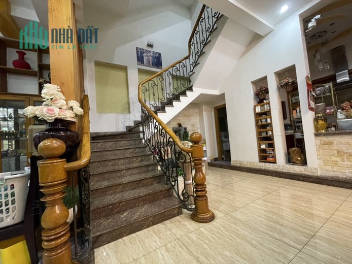 Biệt thự siêu đẹp, Nguyễn Kiệm, Phường 4, Phú Nhuận, 186m, chỉ 36,5 tỷ.