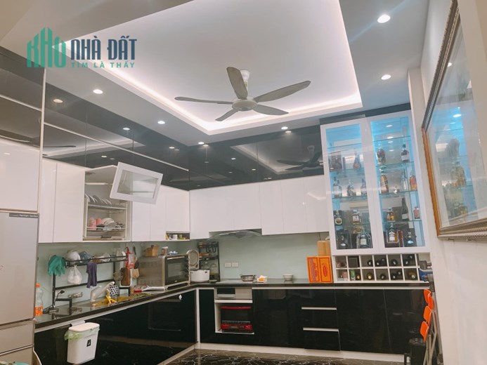 Bán nhà Khương Đình 63m x 5 gầng, mt: 4.2m Giá chào: 7.2 tỷ thương lượng