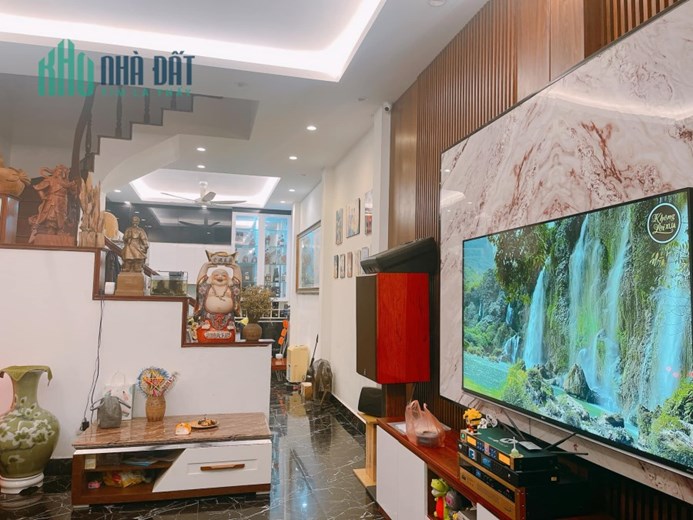 Bán nhà Khương Đình 63m x 5 gầng, mt: 4.2m Giá chào: 7.2 tỷ thương lượng