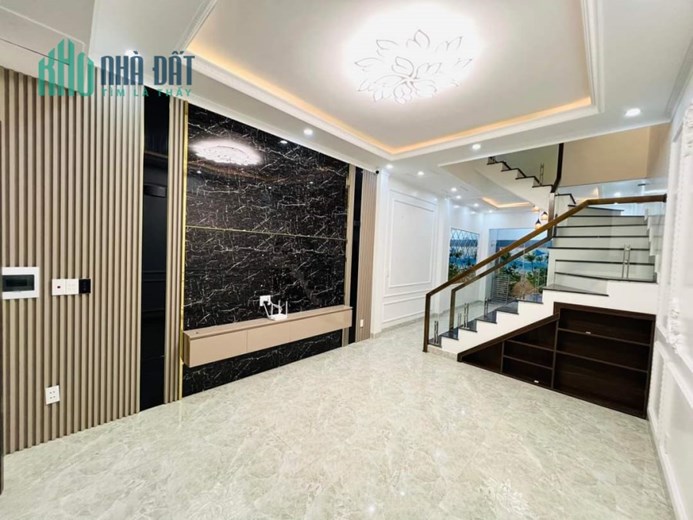 Bán nhà ngõ 250 Thiên Lôi, diện tích 45m 4 tầng GIÁ 2.45 tỉ