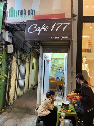 Bán nhanh nhà và cửa hàng mặt phố Bà Triệu, gần Vincom Bà Triệu, DT 20m2.