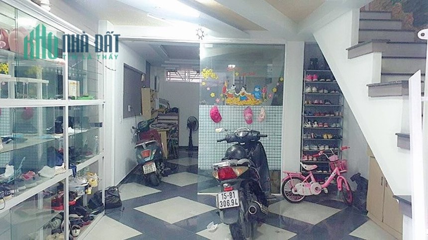 Bán nhà ngõ 193 Hồ Sen, diện tích 42m 4 tầng GIÁ 2.5 tỉ