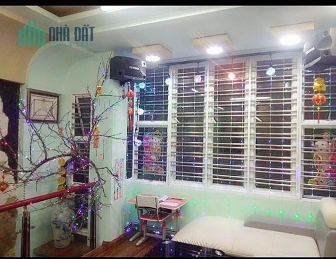 Bán nhà ngõ 193 Hồ Sen, diện tích 42m 4 tầng GIÁ 2.5 tỉ