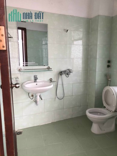 Bán nhà dân xây độc lập Nguyễn Công Trứ 31m 3 tầng GIÁ 1.85 tỉ lô góc, ngõ nông