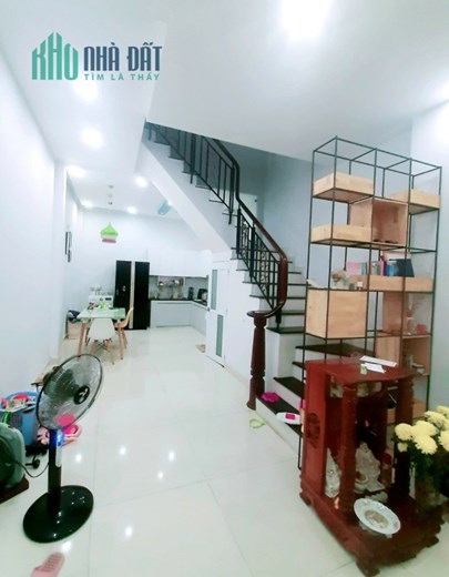 * Bán gấp nhà Lê Trọng Tấn Tân Phú HXH tới cửa 44m2 ,2 Tầng  Chỉ 3 tỷ9