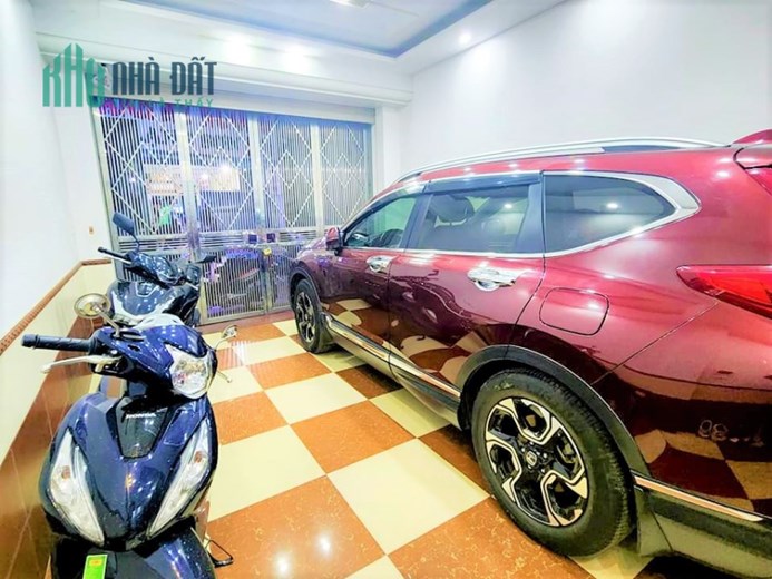 (Giá tốt nhất) Bán nhà Nguyên Hồng 200tr/m2, 50m, MT 4,2m, 2 thoáng, ô tô vòng quanh.