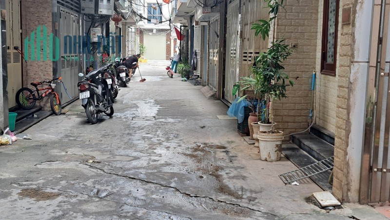 Bán nhà Ngọc Thụy,Long Biên 5 tầng ,32m2,Mt 3.8m oto đỗ cửa hơn 4 tỷ