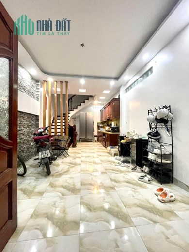 Nhà đẹp Giang Văn Minh 3 thoáng, ngõ thông, nhỉnh 30m2, giá 6,45 tỷ