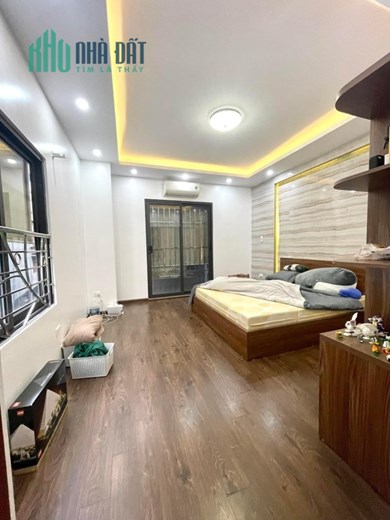 Nhà đẹp Giang Văn Minh 3 thoáng, ngõ thông, nhỉnh 30m2, giá 6,45 tỷ