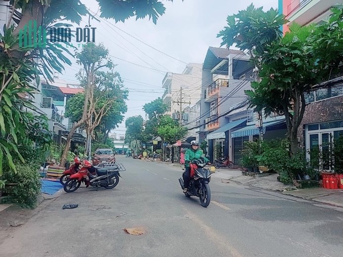 Bán nhà Cấp 4, 2 Mặt tiền đường ngay Chợ Tân Hương, 7.5x21m, Không lộ giới, giá 11.2 tỷ