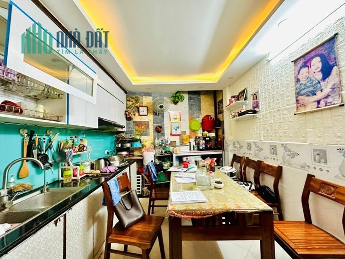 Bán nhà Đường Láng Đống Đa 32m2, 5 tầng, ngõ thông kinh doanh ở ngay nhỉnh 4 tỷ lh 0817606560