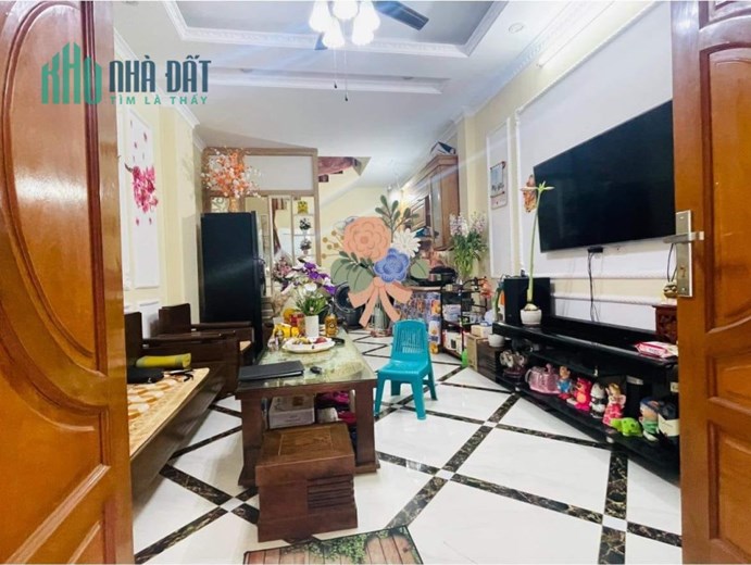 CHỈ 4 TỶ CÓ NHÀ 5 TẦNG ĐẸP 37M2 NGÕ THÔNG KINH DOANH NHỎ GẦN ÔTÔ HOÀNG MAI
